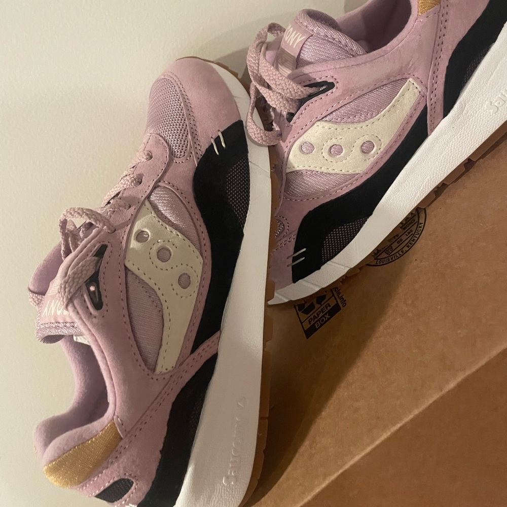 Women’s New Size 8.5 Saucony Shadow 6000